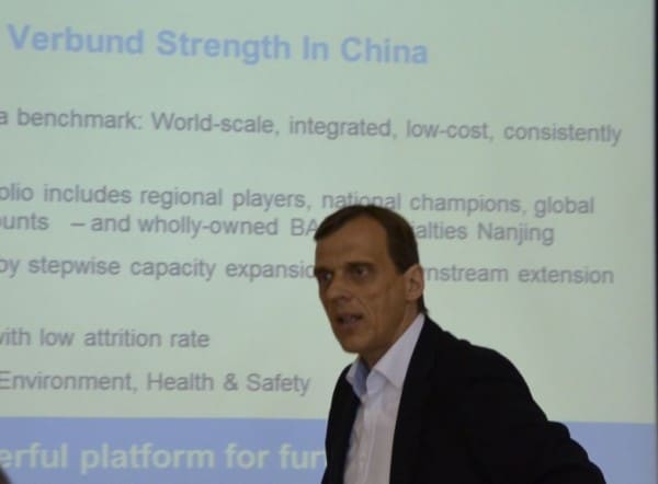Dr. Stephan Kothrade - Chef des BASF-Joint-Ventures in China  - erläutert die Erfolgsfaktoren für den Produktionsstandort in Nanjing